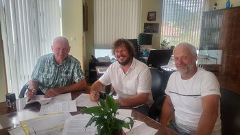 Podpis pogodbe za izdelavo projektne dokumentacije za »Nogometno igrišče z umetno travo ŠC Polje"