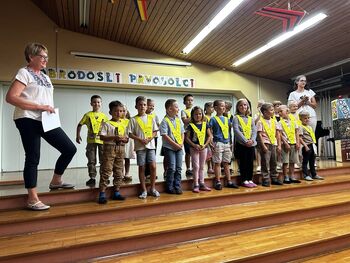 Prvi šolski dan 59 prvošolcev prestopilo šolski prag