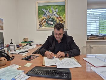 Podpisan sporazum o sofinanciranju projekta obnove elektroenergetskega in vodovodnega omrežja v naselju Trebelno