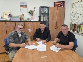 Podpis pogodbe za odkup peskokopa