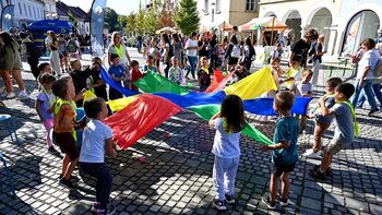 Več kot 800 otrok peš na Dan brez avtomobila