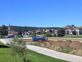 ZAČELI Z UREJANJEM ŠPORTNEGA PARKA MIRNA PEČ