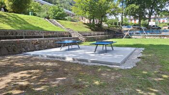 Novi namiznoteniški mizi na otroškem igrišču Podmežakla Izpostavljeno