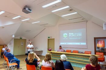 DAN BUŠKE IZBE – KJER IDEJE POSTANEJO SKUPNOST