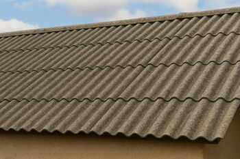 Nevaren azbest še vedno prisoten v našem okolju