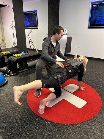 Preoblikujte telo v samo 20 minutah – vadbo prihodnosti lahko zdaj v Ljubljani preizkusite brezplačno!