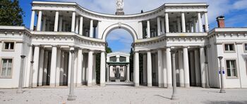 Kako na pokopališče Žale med prazniki