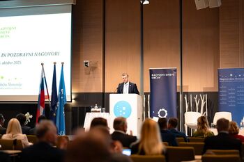 Razvojni dnevi občin: trideset let lokalne samouprave in občine za vse generacije Razvojni dnevi občin: trideset let lokalne samouprave in občine za vse generacije