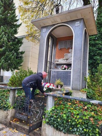 Ob dnevu spomin na mrtve je župan položil cvetje k spominskim obeležjem