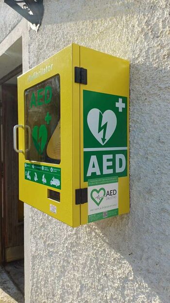 NOV DEFIBRILATOR (AED) NA VAŠKEM OBJEKTU NA SVINEM