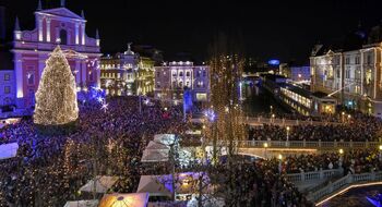 Ljubljana s prižigom luči vstopa v praznični čas Ljubljana s prižigom luči vstopa v praznični čas