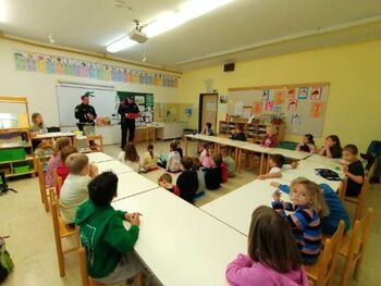 PEŠBUS V BOVCU – KO OTROCI HODIJO V ŠOLO TAKO, KOT SMO HODILI NEKOČ