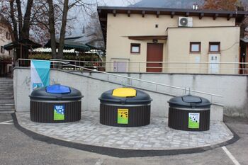 NOVI POTOPNI ZABOJNIKI OB PRAKIRIŠČU POD TRŽNICO BOVEC