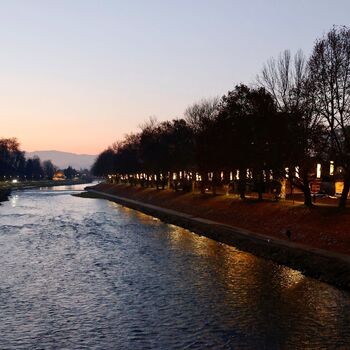 Praznični lampijoni bodo kmalu razsvetlili Savinjsko nabrežje 