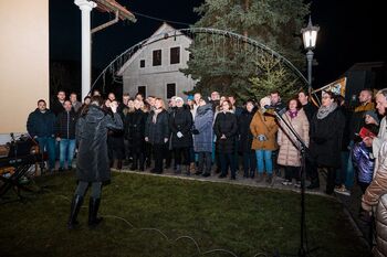 Čarobni uvod v praznični december v Braslovčah s prižigom praznične razsvetljave in otvoritvijo drsališča