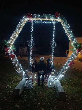 Uspešno izveden prižig lučk in šolski bazar na Muti