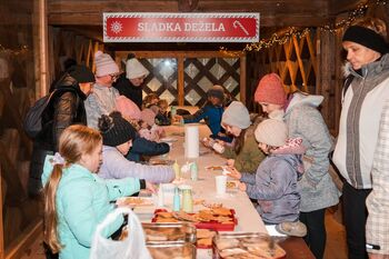 Delavnica krašenja medenjakov in praznično druženje v Božičkovi pisarni Delavnica krašenja medenjakov in praznično druženje v Božičkovi pisarni
