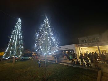 PRIŽGALI SMO PRAZNIČNE LUČKE