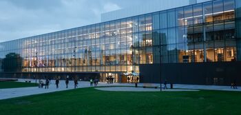 Na Elle Style Awards nagrajen tudi Center Rog Na Elle Style Awards nagrajen tudi Center Rog