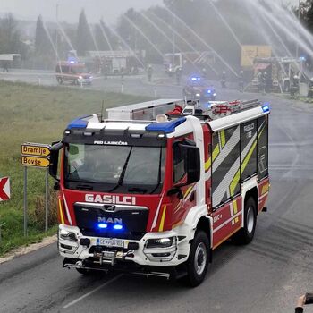 Celje tudi v letu 2026 krepi podporo prostovoljnim gasilskim društvom in digitalizira sistem zaščite, reševanja in pomoči