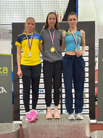 Ajda Kragelj s srebrno in bronasto medaljo ter Gaja Rutar s srebrno medaljo na Prvenstvu Slovenije v dvorani za mlajše mladince in mladinke