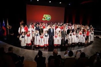 50 let Folklornega društva Kres: trije razprodani večeri praznovanja kulture in tradicije 50 let Folklornega društva Kres: trije razprodani večeri praznovanja kulture in tradicije