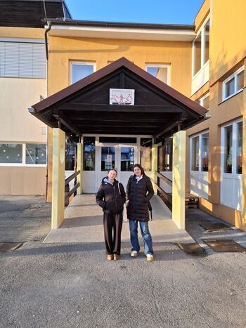 Učenki OŠ Koroški Jeklarji navdušili na regijskem Cankarjevem tekmovanju