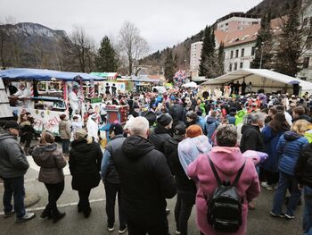 Jesenice – pustno velemesto s hruščanskim karnevalom Jesenice – pustno velemesto s hruščanskim karnevalom