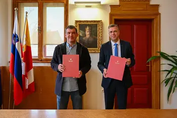 Ureditev tematske pešpoti v območju reke Temenice podpira razvoj trajnostnega turizma Ureditev tematske pešpoti v območju reke Temenice podpira razvoj trajnostnega turizma