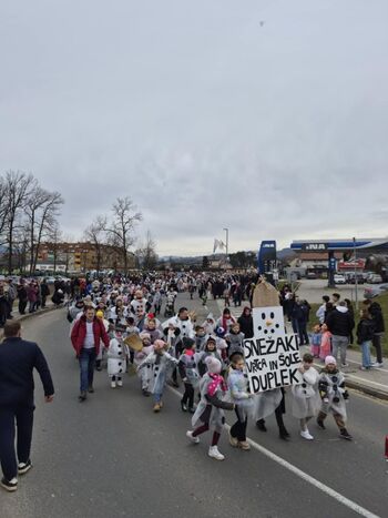 Tradicionalna pustna povorka v Dupleku – letos v znamenju snežakov Tradicionalna pustna povorka v Dupleku – letos v znamenju snežakov
