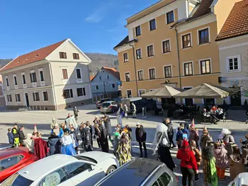 Pust širokih ust na trgu Kozje