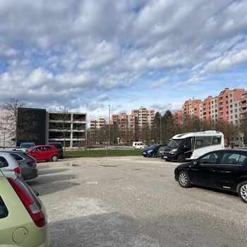 Urejamo in širimo parkirne površine v mestnih soseskah