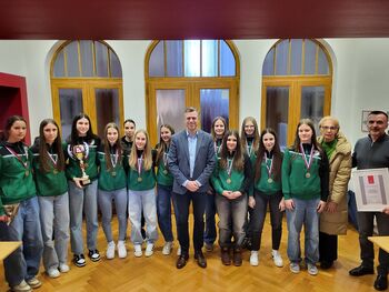 Župan Gregor Macedoni na rotovžu sprejel članice Ženskega rokometnega kluba Krka