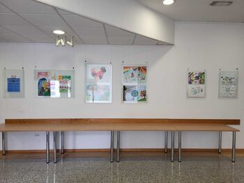 RAZSTAVA »PLAKAT MIRU« V AVLI KULTURNEGA DOMA BOVEC