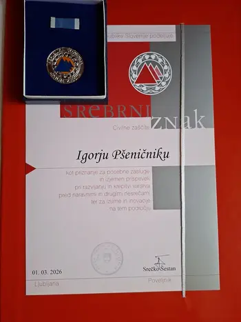 Poveljnik ŠCZ Mežica Igor Pšeničnik je prejel srebrni znak Civilne zaščite