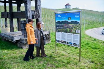 Prenovljena turistično-informacijska tabla v Škalcah odpira pogled na lepote Konjic