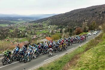 Napet zaključek kolesarske dirke za Veliko nagrado Novega mesta Napet zaključek kolesarske dirke za Veliko nagrado Novega mesta