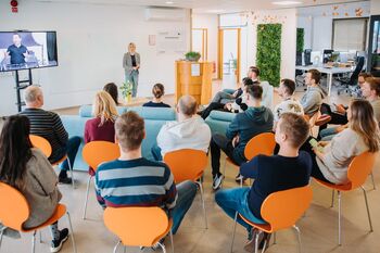 Program »Korak naprej« odpira vrata novim podjetniškim idejam Program »Korak naprej« odpira vrata novim podjetniškim idejam