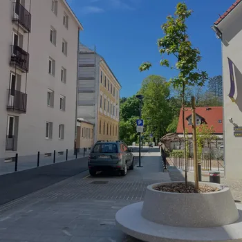 Čudovita prenovljena Razlagova ulica 