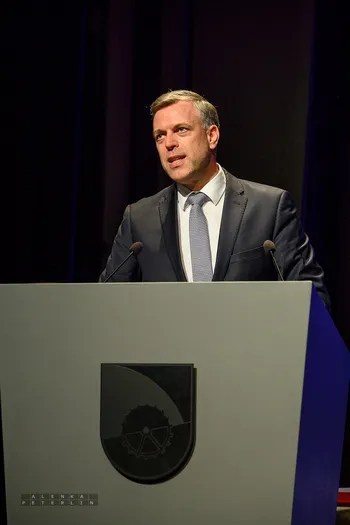 Župan Gregor Macedoni za dolgoletno odlično sodelovanje prejel županovo priznanje Občine Straža