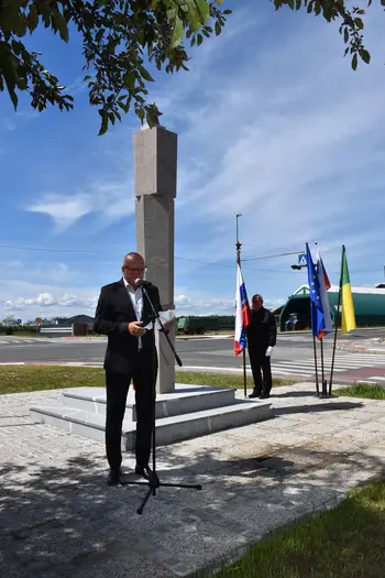 Otvoritev obnovljenega spomenika žrtvam nacizma v Staršah