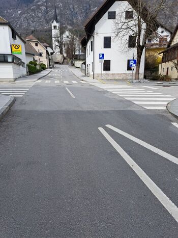 VEČJA VARNOST ZA NAJMLAJŠE PRED OSNOVNO ŠOLO BOVEC VEČJA VARNOST ZA NAJMLAJŠE PRED OSNOVNO ŠOLO BOVEC