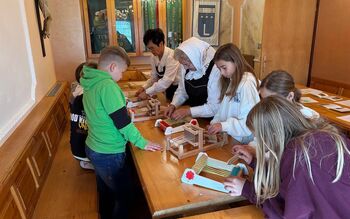 Projekt Od lanu do platna tudi med mladimi