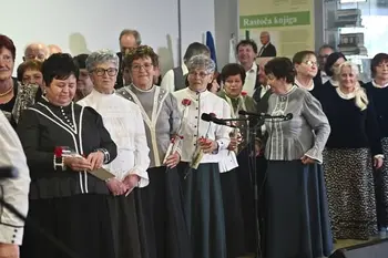 Ljudske pevke Čebelice na 8. marec proslavile 25 let delovanja