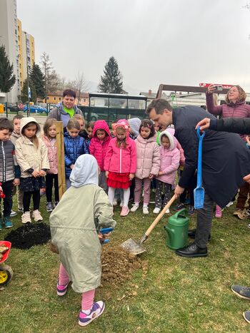 Posadili smo 30 medovitih rastlin za ohranjanje opraševalcev in zeleno prihodnost