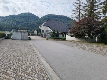 Upravljanje pokopališča Vransko ter postavitev ali obnova nagrobnih spomenikov