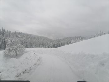 Izvajanje zimske službe ob obilnem sneženju in vetrovnih razmerah