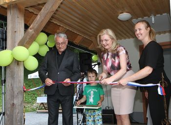 Ob vznožju Dobrovelj odprli »Center jamskih doživetij – vstopno točko v speleološki park«