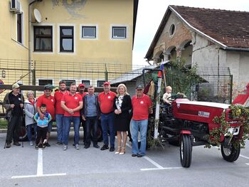 Septembrska kmečka tržnica v znamenju traktorjev Septembrska kmečka tržnica v znamenju traktorjev