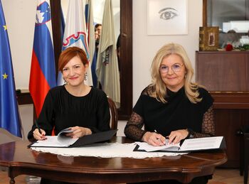 Županja in ministrica podpisali polmilijonsko pogodbo Županja in ministrica podpisali polmilijonsko pogodbo